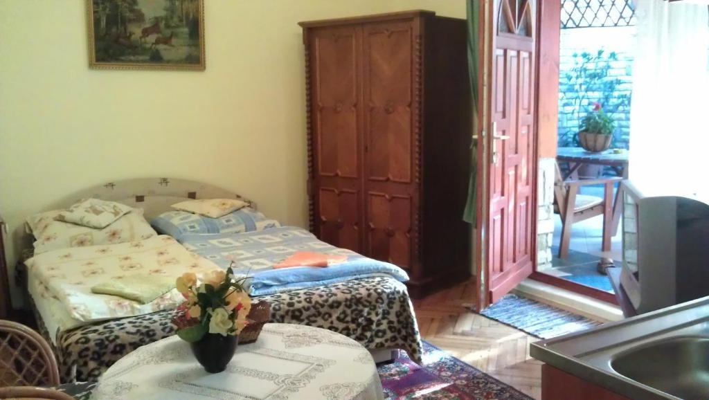 شقة Kitty Apartman ميسكولك الغرفة الصورة